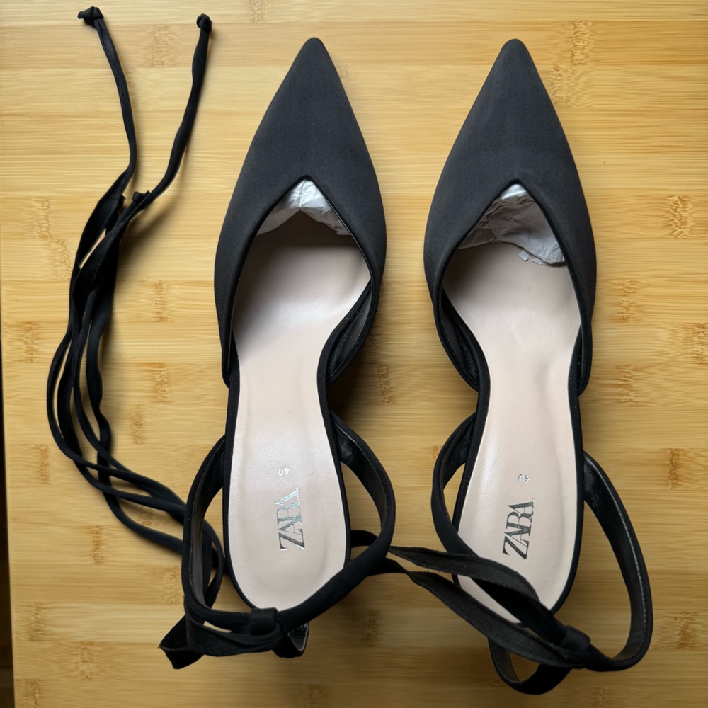 ZARA (NWOT) Pointed Toe Heels with Ankle Straps